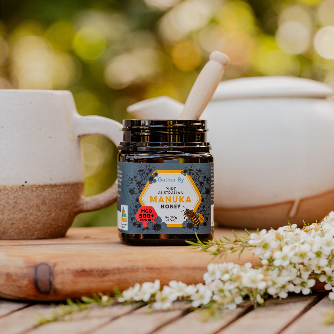 MGO 500+ manuka honey with teapot